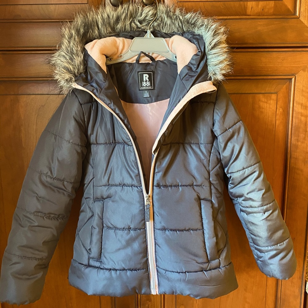 🌸Girls Adorable NWOT 7/8 Winter Coat Fur hood, Charcoal gray & baby pink